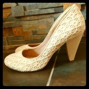 Lacey pumps